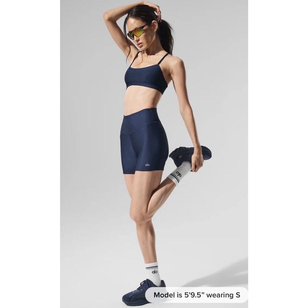 ALO 5" Airlift Energy Biker Short X-Small in Navy Blue